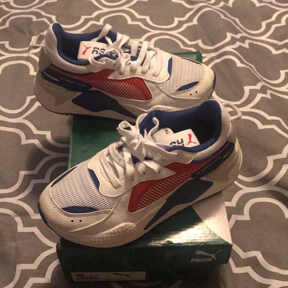 Kids tennis shoes